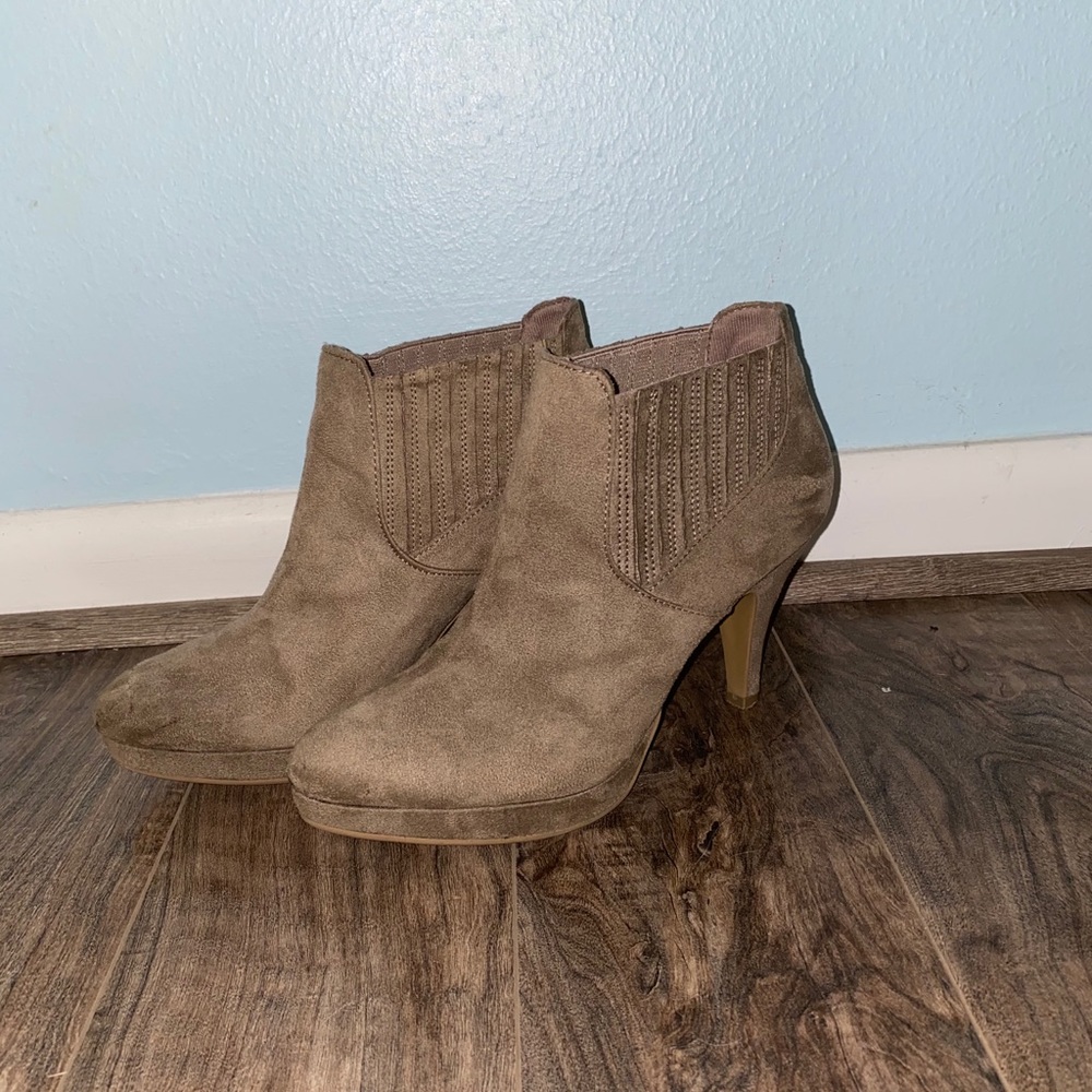 Tan booties!